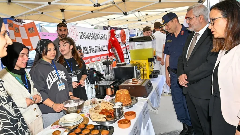 Yalova’da Mesleki ve Teknik Eğitim Fuarı Başladı